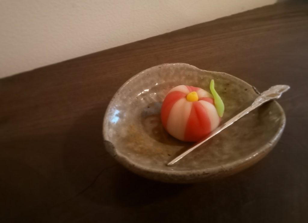 練りきり、玉椿